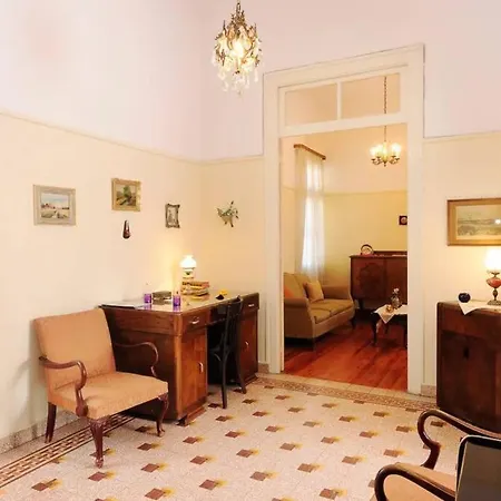 Villa Zeta's Vintage Garden House